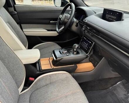 Чорний Мазда МХ-3, об'ємом двигуна 0 л та пробігом 10 тис. км за 11000 $, фото 8 на Automoto.ua