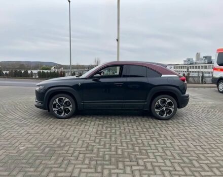 Черный Мазда МХ-3, объемом двигателя 0 л и пробегом 25 тыс. км за 10000 $, фото 2 на Automoto.ua