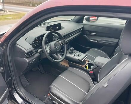 Черный Мазда МХ-3, объемом двигателя 0 л и пробегом 25 тыс. км за 10000 $, фото 7 на Automoto.ua