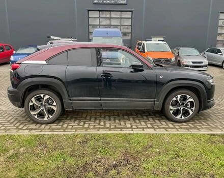 Черный Мазда МХ-3, объемом двигателя 0 л и пробегом 25 тыс. км за 10000 $, фото 6 на Automoto.ua