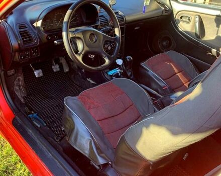 Червоний Мазда МХ-3, об'ємом двигуна 1.8 л та пробігом 0 тис. км за 1100 $, фото 6 на Automoto.ua