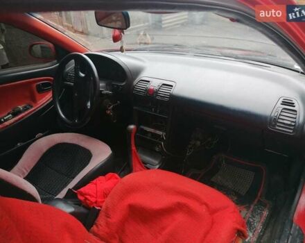 Красный Мазда МХ-3, объемом двигателя 1.8 л и пробегом 294 тыс. км за 2500 $, фото 7 на Automoto.ua