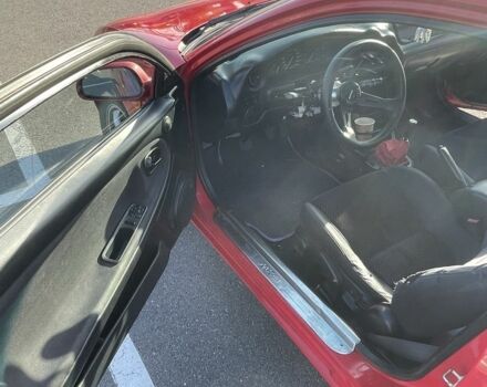Красный Мазда МХ-3, объемом двигателя 1.6 л и пробегом 257 тыс. км за 1600 $, фото 4 на Automoto.ua