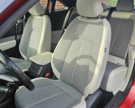 Красный Мазда МХ-3, объемом двигателя 0 л и пробегом 23 тыс. км за 10500 $, фото 4 на Automoto.ua