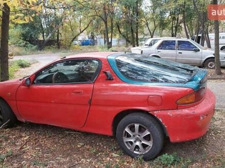 Красный Мазда МХ-3, объемом двигателя 1.6 л и пробегом 250 тыс. км за 1300 $, фото 1 на Automoto.ua