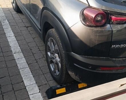 Серый Мазда МХ-3, объемом двигателя 0 л и пробегом 76 тыс. км за 15000 $, фото 2 на Automoto.ua