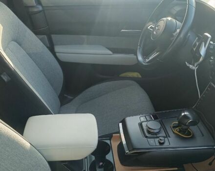 Серый Мазда МХ-3, объемом двигателя 0 л и пробегом 76 тыс. км за 15000 $, фото 4 на Automoto.ua