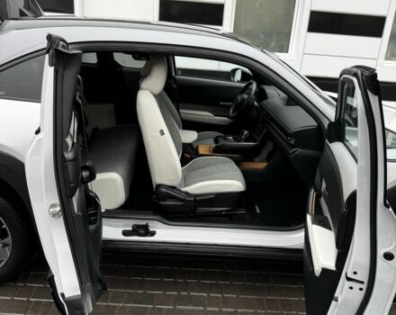 Серый Мазда МХ-3, объемом двигателя 0 л и пробегом 50 тыс. км за 14500 $, фото 9 на Automoto.ua