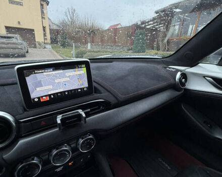 Білий Мазда МХ-5, об'ємом двигуна 1.5 л та пробігом 136 тис. км за 12500 $, фото 5 на Automoto.ua