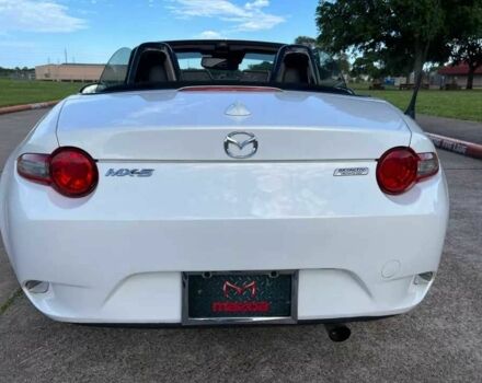 Белый Мазда МХ-5, объемом двигателя 2 л и пробегом 30 тыс. км за 2900 $, фото 5 на Automoto.ua