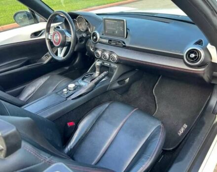 Белый Мазда МХ-5, объемом двигателя 2 л и пробегом 30 тыс. км за 2900 $, фото 11 на Automoto.ua