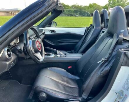 Белый Мазда МХ-5, объемом двигателя 2 л и пробегом 30 тыс. км за 2900 $, фото 13 на Automoto.ua