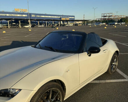 Белый Мазда МХ-5, объемом двигателя 2 л и пробегом 148 тыс. км за 15000 $, фото 1 на Automoto.ua