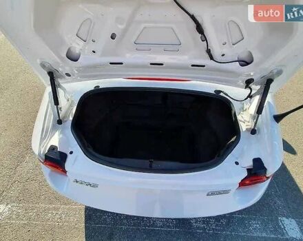 Белый Мазда МХ-5, объемом двигателя 2 л и пробегом 57 тыс. км за 14945 $, фото 8 на Automoto.ua