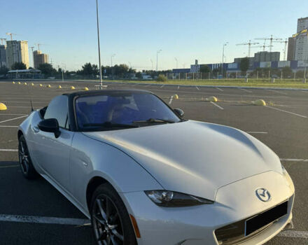 Белый Мазда МХ-5, объемом двигателя 2 л и пробегом 148 тыс. км за 15000 $, фото 5 на Automoto.ua