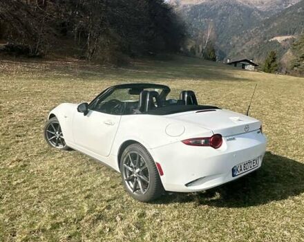 Белый Мазда МХ-5, объемом двигателя 2 л и пробегом 57 тыс. км за 14945 $, фото 2 на Automoto.ua