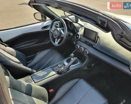 Белый Мазда МХ-5, объемом двигателя 2 л и пробегом 57 тыс. км за 14945 $, фото 3 на Automoto.ua