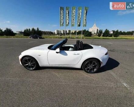 Белый Мазда МХ-5, объемом двигателя 2 л и пробегом 57 тыс. км за 14945 $, фото 5 на Automoto.ua
