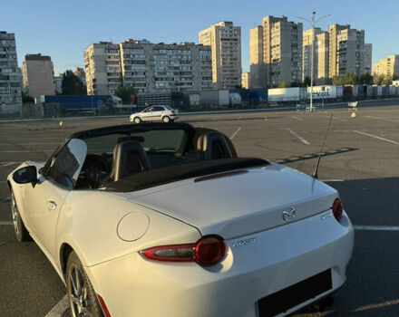 Белый Мазда МХ-5, объемом двигателя 2 л и пробегом 148 тыс. км за 15000 $, фото 3 на Automoto.ua