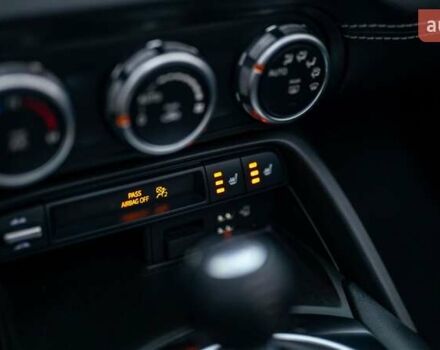 Белый Мазда МХ-5, объемом двигателя 2 л и пробегом 32 тыс. км за 27000 $, фото 13 на Automoto.ua