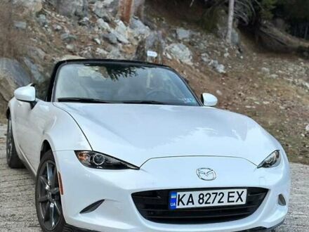 Белый Мазда МХ-5, объемом двигателя 2 л и пробегом 57 тыс. км за 14945 $, фото 1 на Automoto.ua