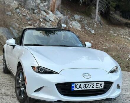 Белый Мазда МХ-5, объемом двигателя 2 л и пробегом 57 тыс. км за 14945 $, фото 1 на Automoto.ua