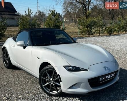 Белый Мазда МХ-5, объемом двигателя 2 л и пробегом 98 тыс. км за 15800 $, фото 1 на Automoto.ua