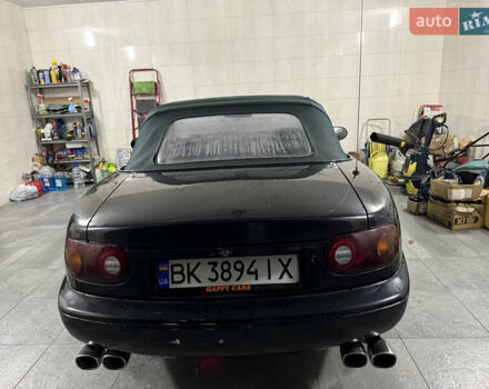 Черный Мазда МХ-5, объемом двигателя 1.6 л и пробегом 129 тыс. км за 12000 $, фото 1 на Automoto.ua