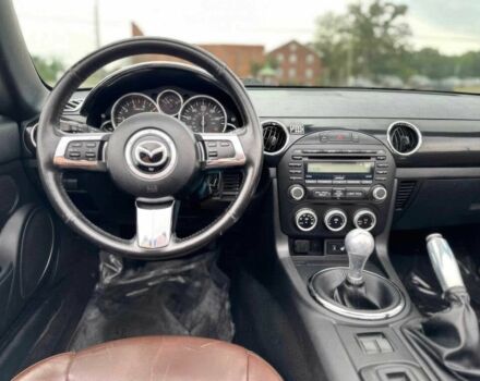 Черный Мазда МХ-5, объемом двигателя 2 л и пробегом 78 тыс. км за 7800 $, фото 10 на Automoto.ua