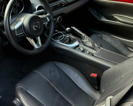 Красный Мазда МХ-5, объемом двигателя 2 л и пробегом 40 тыс. км за 19000 $, фото 10 на Automoto.ua