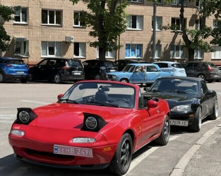 Красный Мазда МХ-5, объемом двигателя 1.6 л и пробегом 263 тыс. км за 10000 $, фото 1 на Automoto.ua