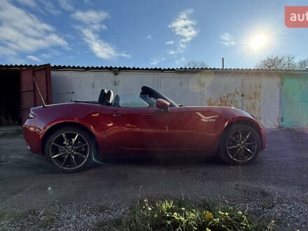 Красный Мазда МХ-5, объемом двигателя 2 л и пробегом 40 тыс. км за 19000 $, фото 1 на Automoto.ua