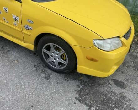 Желтый Мазда Протеж, объемом двигателя 2 л и пробегом 210 тыс. км за 3000 $, фото 5 на Automoto.ua