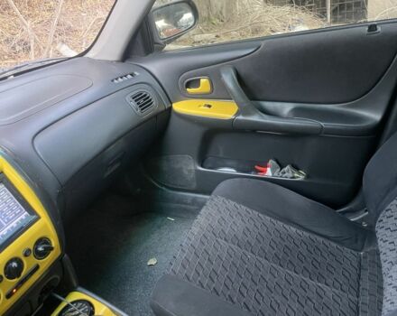 Желтый Мазда Протеж, объемом двигателя 2 л и пробегом 210 тыс. км за 3000 $, фото 3 на Automoto.ua