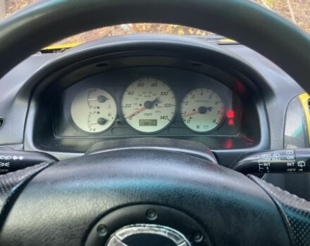 Желтый Мазда Протеж, объемом двигателя 2 л и пробегом 210 тыс. км за 3000 $, фото 1 на Automoto.ua