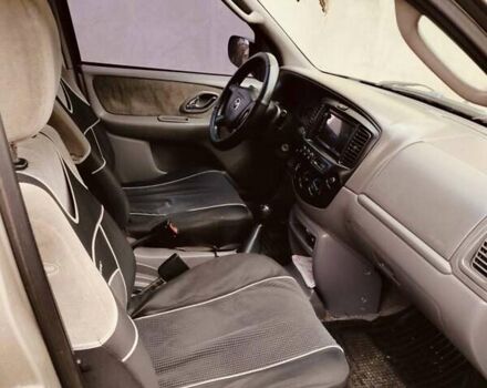 Сірий Мазда Трибьют, об'ємом двигуна 2 л та пробігом 301 тис. км за 5200 $, фото 8 на Automoto.ua