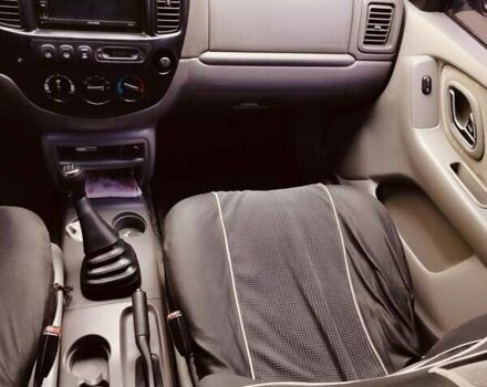 Сірий Мазда Трибьют, об'ємом двигуна 2 л та пробігом 301 тис. км за 5200 $, фото 16 на Automoto.ua