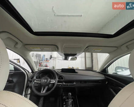 Белый Мазда CX-30, объемом двигателя 2.5 л и пробегом 103 тыс. км за 18200 $, фото 20 на Automoto.ua