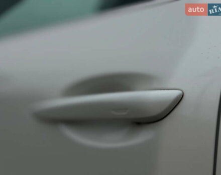 Белый Мазда CX-30, объемом двигателя 2.5 л и пробегом 59 тыс. км за 17800 $, фото 11 на Automoto.ua