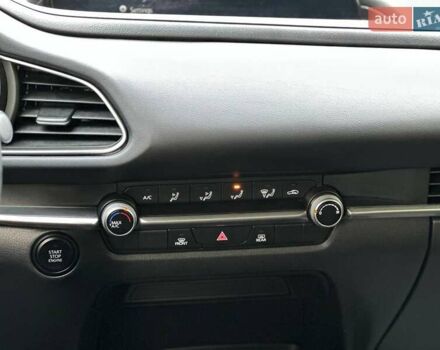 Белый Мазда CX-30, объемом двигателя 2.5 л и пробегом 134 тыс. км за 15500 $, фото 14 на Automoto.ua