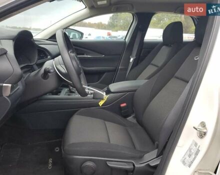 Білий Мазда CX-30, об'ємом двигуна 0 л та пробігом 25 тис. км за 3800 $, фото 6 на Automoto.ua