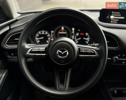 Белый Мазда CX-30, объемом двигателя 2.49 л и пробегом 39 тыс. км за 17999 $, фото 9 на Automoto.ua