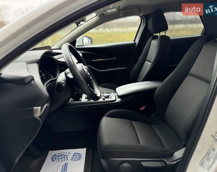 Белый Мазда CX-30, объемом двигателя 2.49 л и пробегом 39 тыс. км за 17999 $, фото 16 на Automoto.ua
