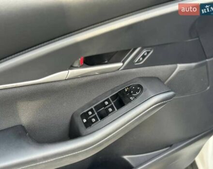 Белый Мазда CX-30, объемом двигателя 2.5 л и пробегом 134 тыс. км за 15500 $, фото 10 на Automoto.ua