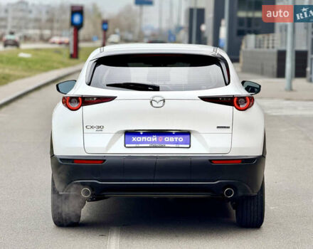 Белый Мазда CX-30, объемом двигателя 2.49 л и пробегом 39 тыс. км за 17999 $, фото 5 на Automoto.ua