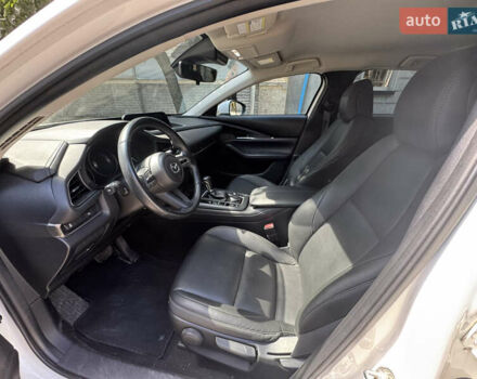 Білий Мазда CX-30, об'ємом двигуна 2.49 л та пробігом 100 тис. км за 22000 $, фото 3 на Automoto.ua