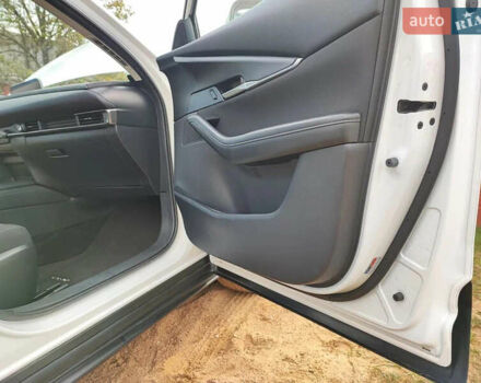 Білий Мазда CX-30, об'ємом двигуна 2.5 л та пробігом 80 тис. км за 14000 $, фото 17 на Automoto.ua