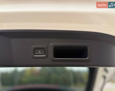 Белый Мазда CX-30, объемом двигателя 2.5 л и пробегом 59 тыс. км за 17800 $, фото 25 на Automoto.ua