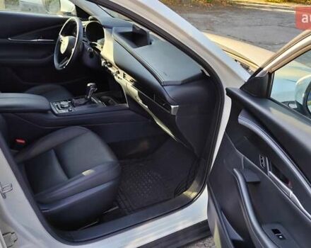 Белый Мазда CX-30, объемом двигателя 2.5 л и пробегом 106 тыс. км за 18800 $, фото 13 на Automoto.ua