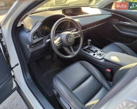 Белый Мазда CX-30, объемом двигателя 2.5 л и пробегом 106 тыс. км за 18800 $, фото 22 на Automoto.ua